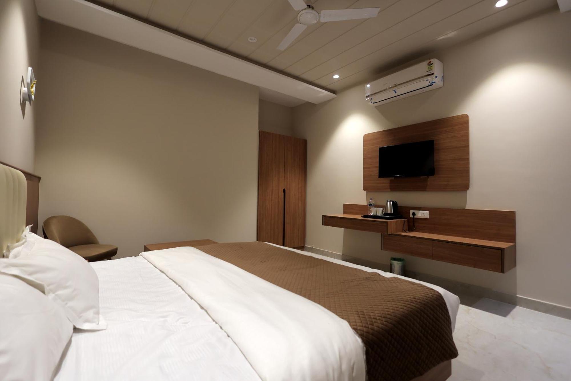 Hotel Regal Palm Murádábád Kültér fotó