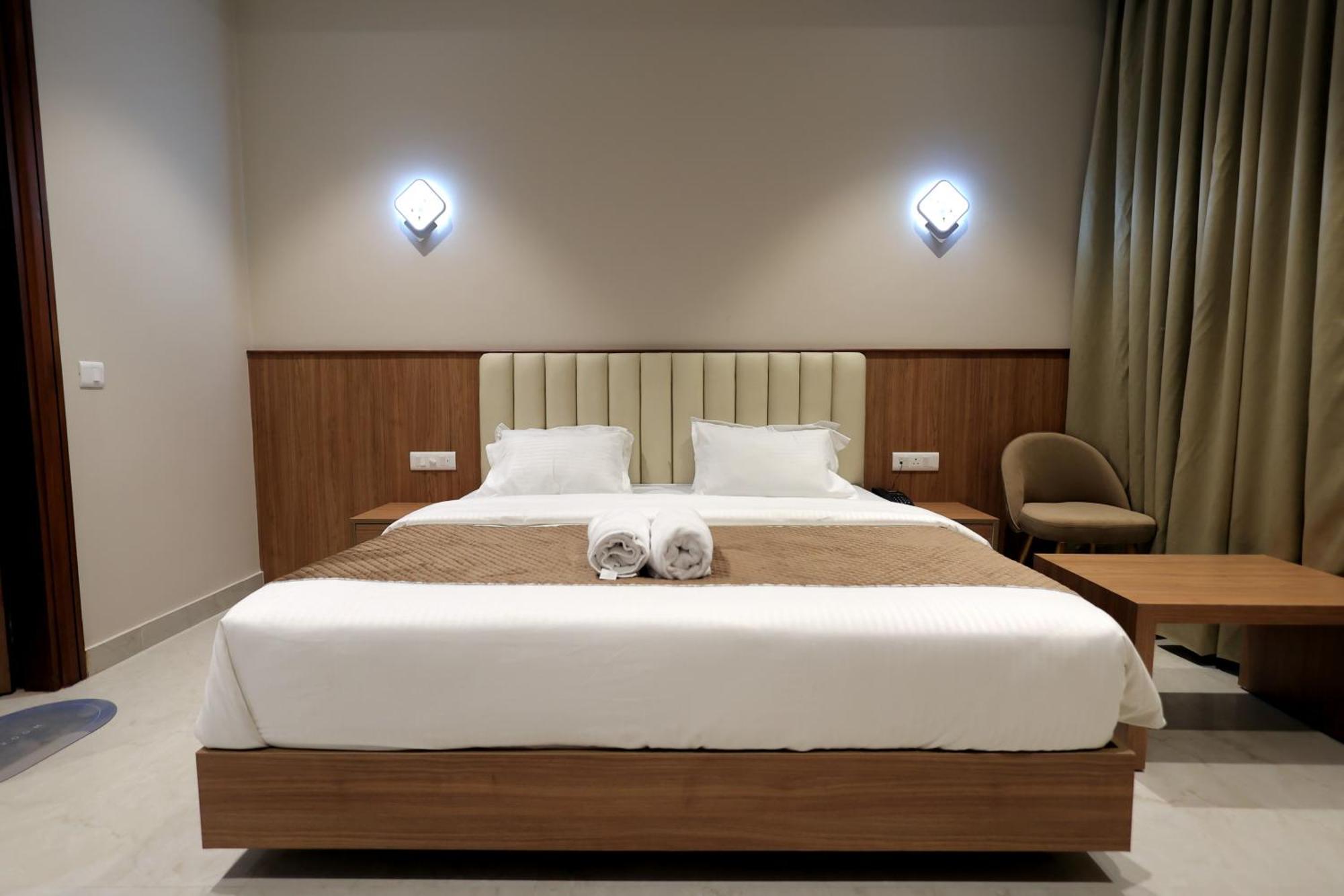Hotel Regal Palm Murádábád Kültér fotó