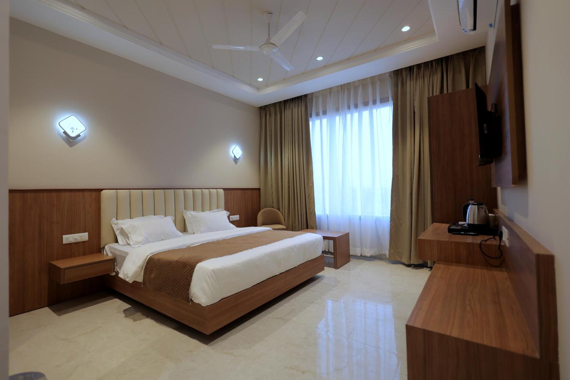 Hotel Regal Palm Murádábád Kültér fotó