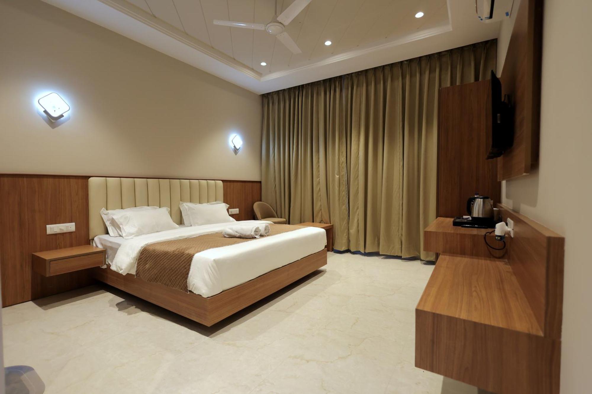 Hotel Regal Palm Murádábád Kültér fotó